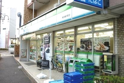 コンビニ　ファミリーマート横浜峰沢町店（コンビニ）まで527m