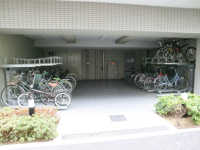 その他共有部分　屋根付きの駐輪場です