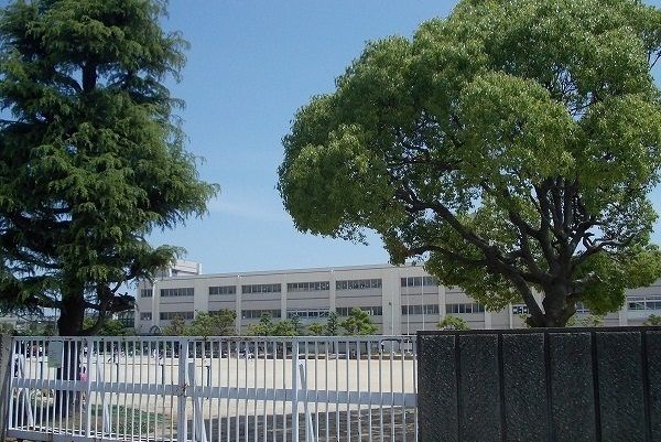 小学校　伊丹市立南小学校（小学校）まで500m