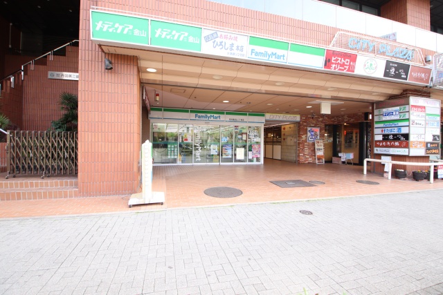 コンビニ　ファミリーマート 名古屋金山二丁目店（コンビニ）まで300m