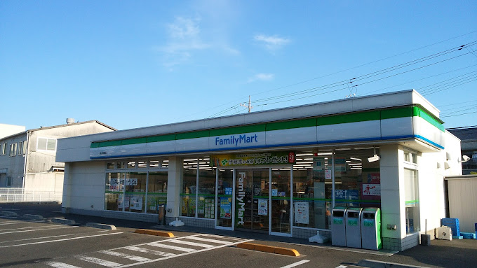 コンビニ　ファミリーマート岡山長岡店（コンビニ）まで645m