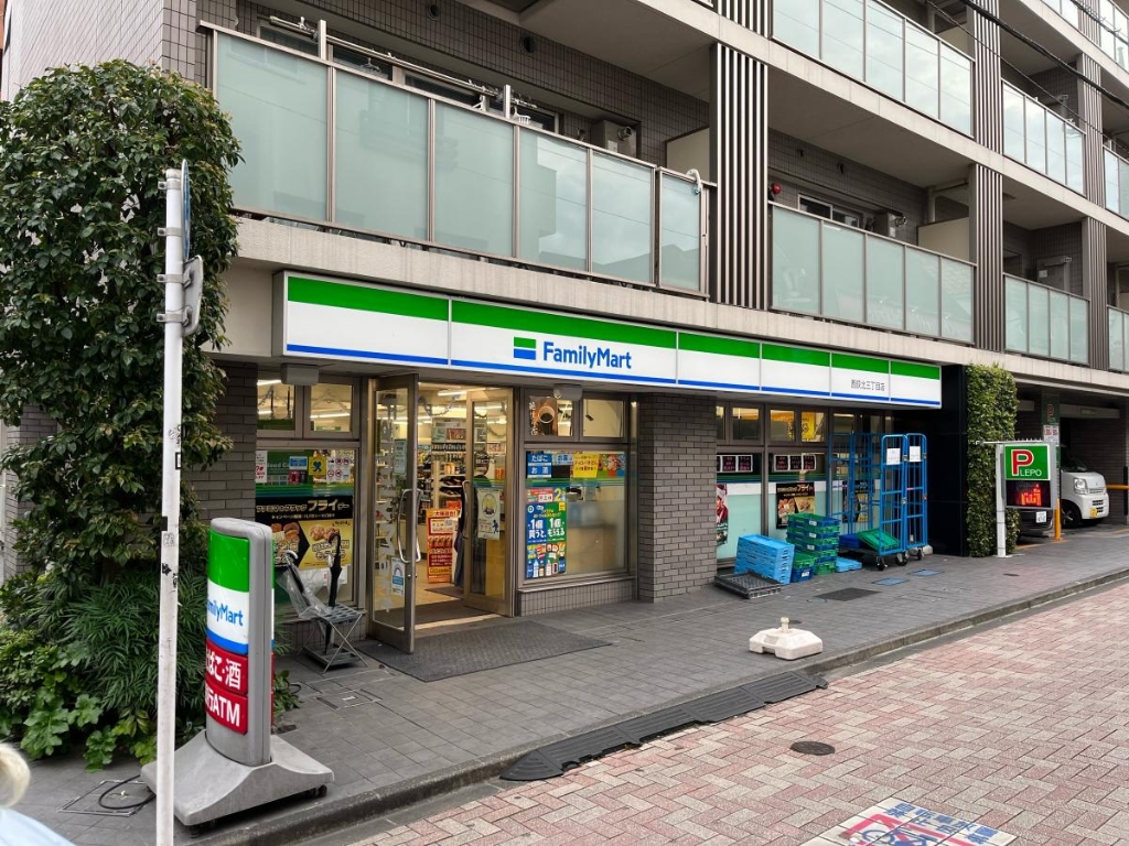 コンビニ　ファミリーマート 西荻北三丁目店（コンビニ）まで298m