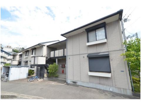建物外観　宅配ボックス付きで不在時にも便利♪