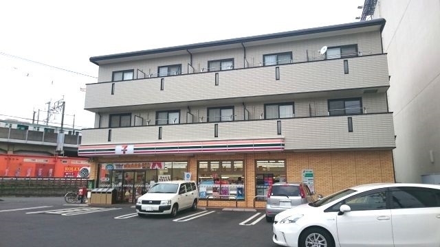 コンビニ　セブン　浦和白幡6丁目店（コンビニ）まで300m