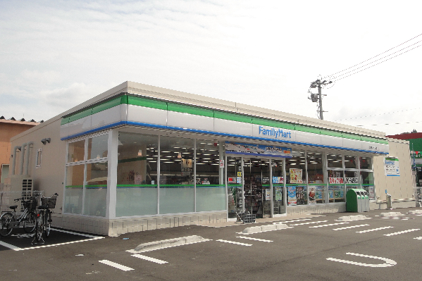 コンビニ　【ファミリーマート小倉徳力5丁目店】（コンビニ）まで152m
