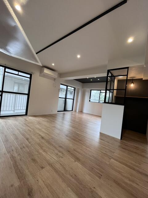 居室・リビング　同タイプの別部屋の写真です。