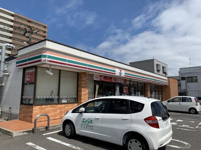 コンビニ　セブンイレブン新潟下木戸2丁目店（コンビニ）まで256m