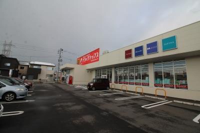 ドラックストア　ドラッグ・トップス上木戸店（ドラッグストア）まで723m