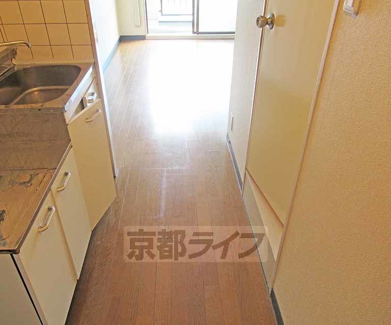 その他部屋・スペース　洋室へと続きます