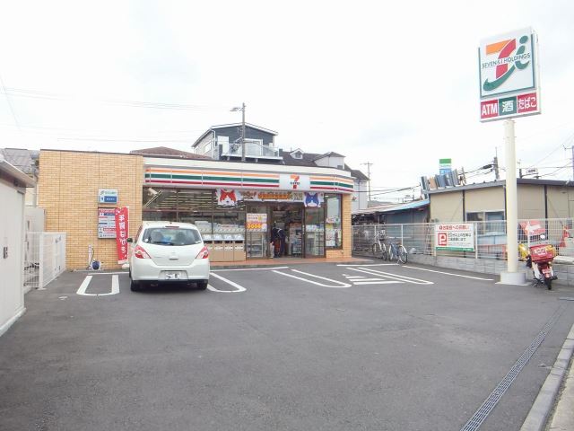 コンビニ　セブンイレブン（コンビニ）まで210m