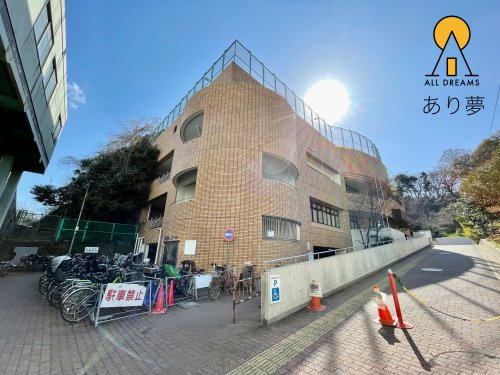 図書館　横浜市南図書館（図書館）まで715m