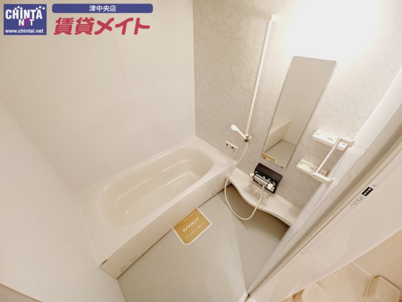バス・シャワールーム　同物件別部屋写真