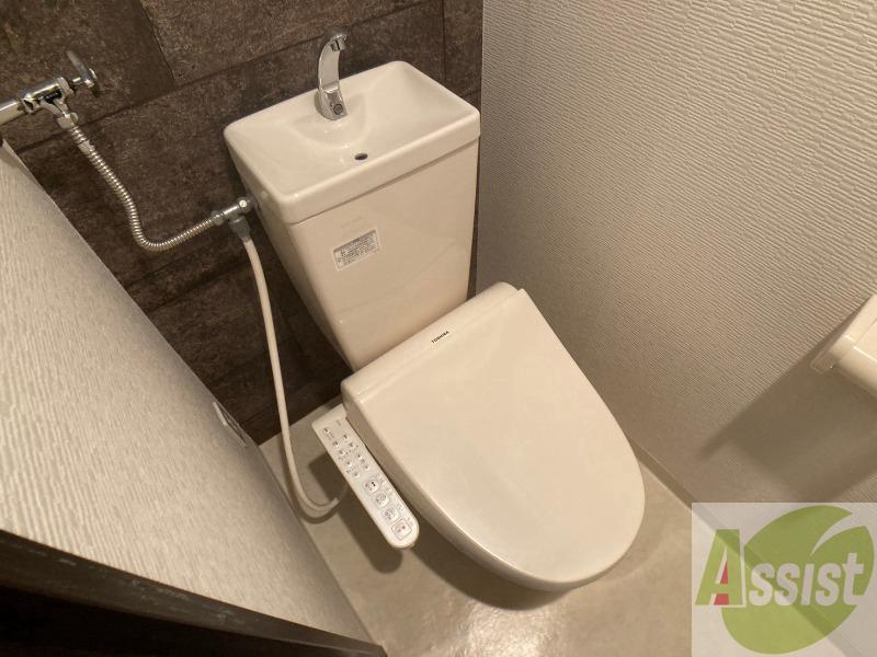 トイレ　シャワートイレになっているので快適です！