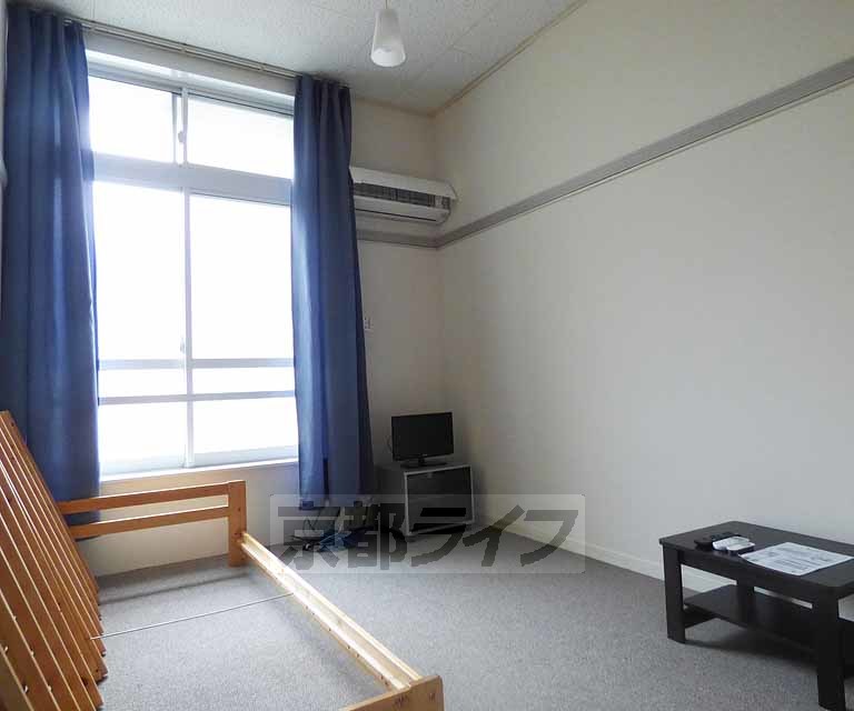 居室・リビング　家具付きのお部屋です