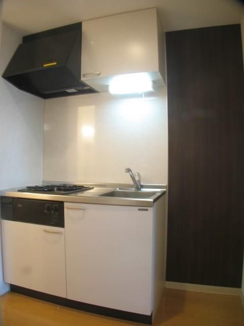 キッチン　別部屋参考写真となります