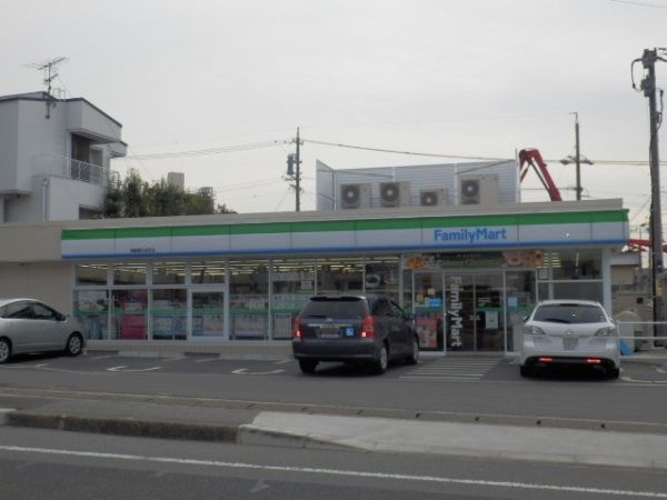 コンビニ　ファミリーマート 岡崎鴨田本町店（コンビニ）まで202m