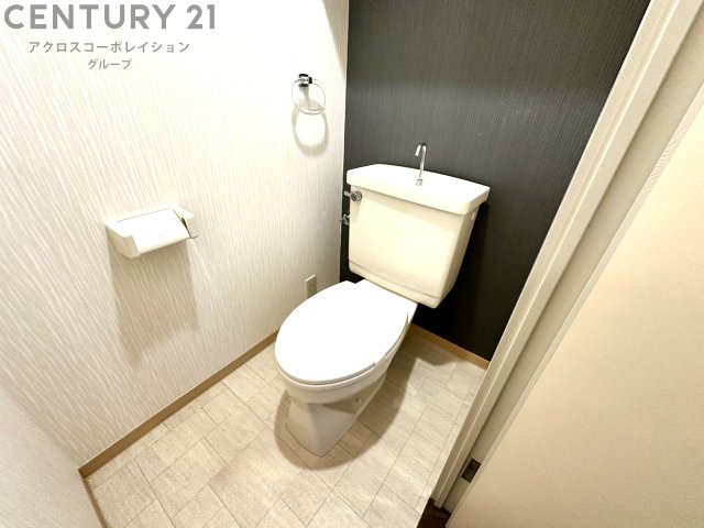 トイレ　温水洗浄便座付きのトイレです♪