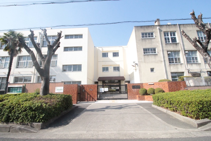 中学校　西淡路中学校（中学校）まで270m