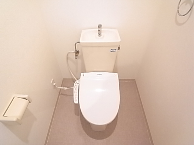 ＪＲ東海道本線 六甲道駅 徒歩8分 6階建 築35年のトイレ写真