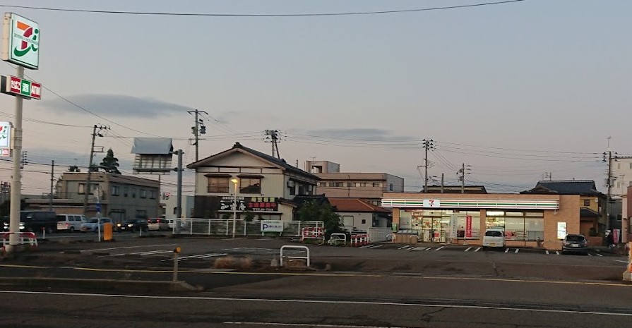 コンビニ　セブンイレブン古正寺店（コンビニ）まで321m