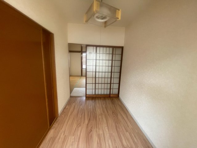 俊徳町戸建ての居間写真