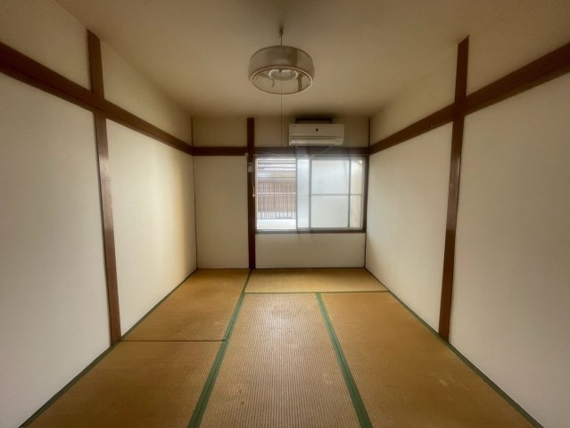 俊徳町戸建ての居間写真