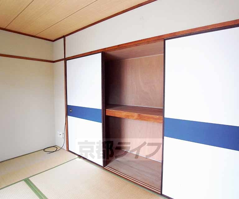 収納　和室の大きな押入れです。