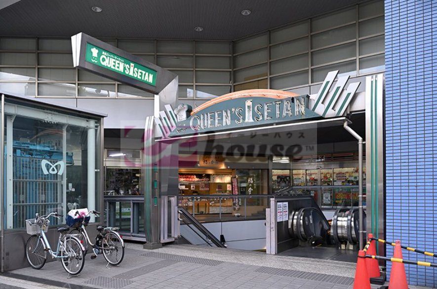 スーパー　クイーンズ伊勢丹新高円寺店（スーパー）まで700m