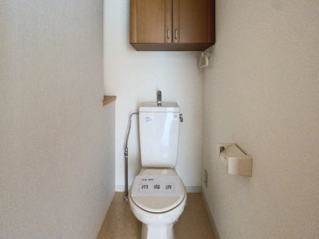 トイレ　掲載写真は同型モデルを掲載しており実際のお部屋と仕様等が異な