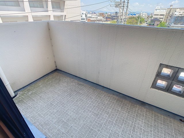 バルコニー　掲載写真は同型モデルを掲載しており実際のお部屋と仕様等が異な