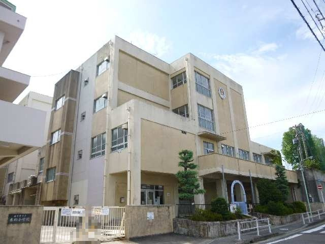 小学校　本郷小学校（小学校）まで455m