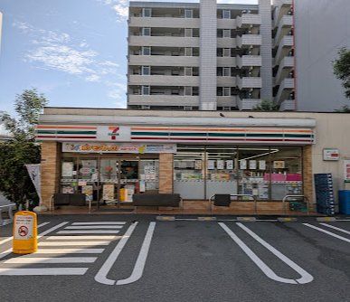 コンビニ　セブンイレブン港区海岸3丁目店（コンビニ）まで90m