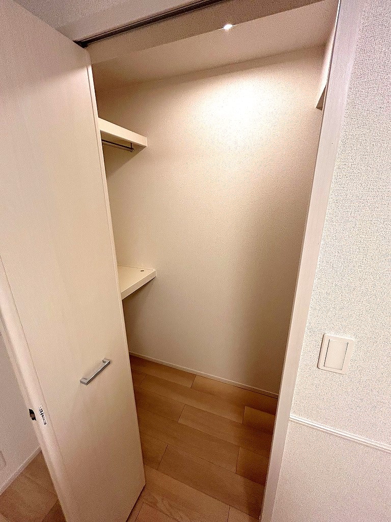 収納　ウォークインクローゼット（画像は１０２号　参考にしてください