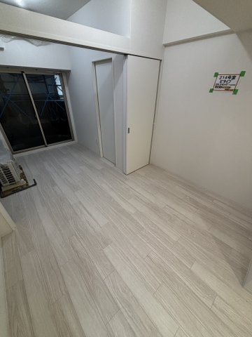 セレニテ谷町四丁目アリエの居間写真