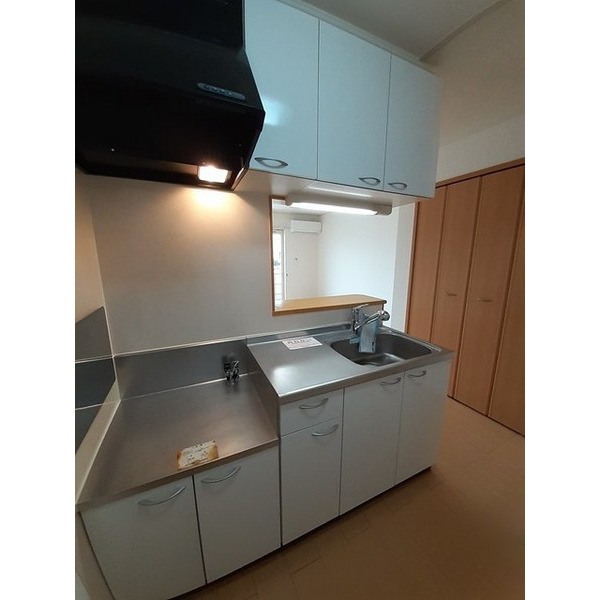 キッチン　※同仕様、別の部屋の写真です