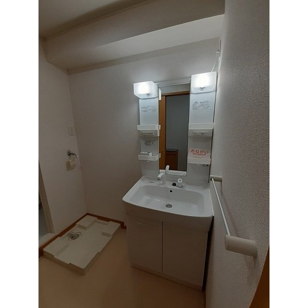 洗面設備　※同仕様、別の部屋の写真です