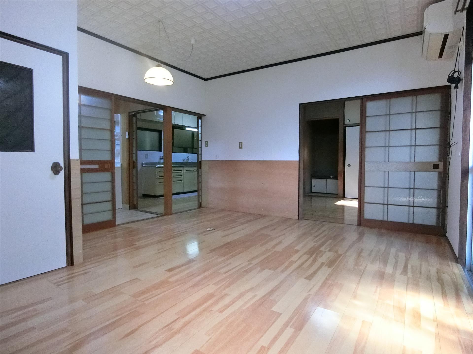 その他部屋・スペース　大きな窓で日当たり良好な1階洋室9帖♪