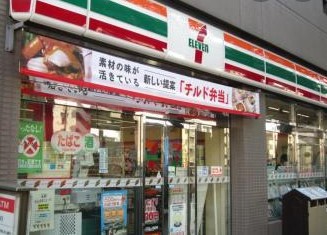 コンビニ　セブンイレブン 市谷柳町店（コンビニ）まで395m