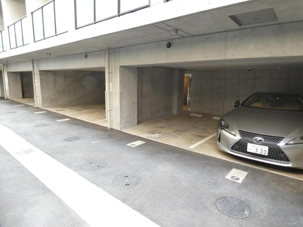 駐車場　駐車場