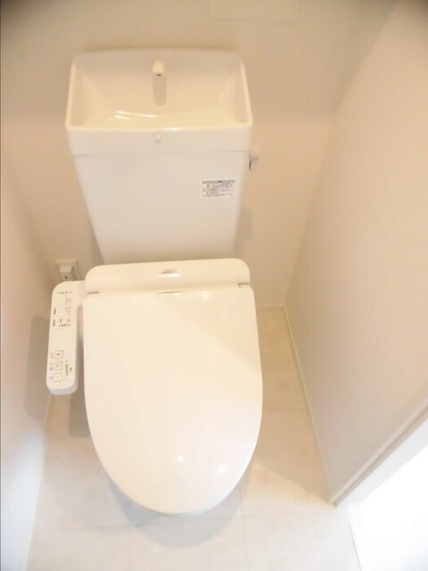 トイレ　３０２　温水洗浄便座トイレ