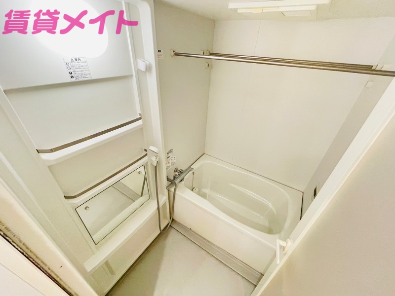 バス・シャワールーム　バス同物件別部屋の参考写真です。