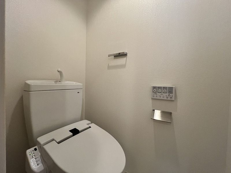 東急田園都市線 溝の口駅 徒歩5分 2階建 築15年のトイレ写真