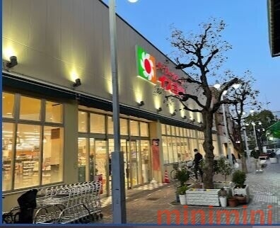 スーパー　デイリーカナートイズミヤ山田西店（スーパー）まで1055m