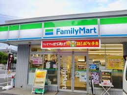 コンビニ　ファミリーマート都立家政店（コンビニ）まで126m