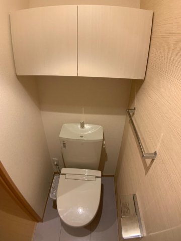 ＪＲ大阪環状線 玉造駅 徒歩8分 3階建 築12年のトイレ写真