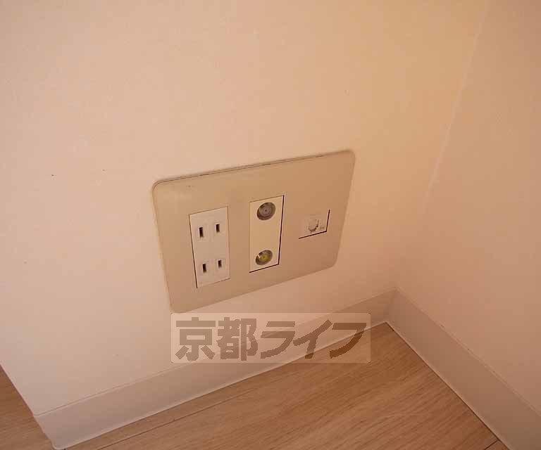 その他設備　各部屋にＴＶ、ＮＥＴコンセントあります。
