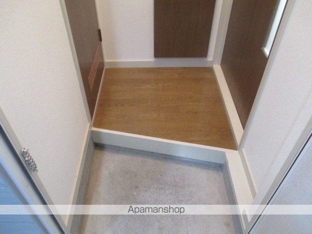 地下鉄東豊線 月寒中央駅 徒歩5分 3階建 築33年の玄関写真