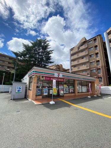 コンビニ　セブンイレブン 宝塚南口2丁目店（コンビニ）まで450m