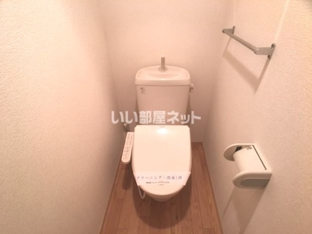 小田急小田原線 愛甲石田駅 徒歩15分 2階建 築22年のトイレ写真
