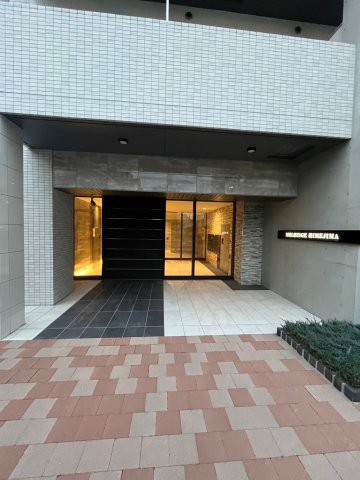 エントランス　落ち着いたエントランスです